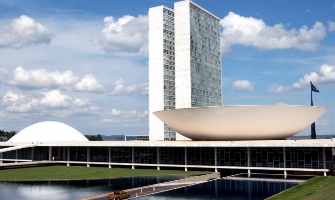 Com impeachment e processo de Cunha, Congresso retoma atividades