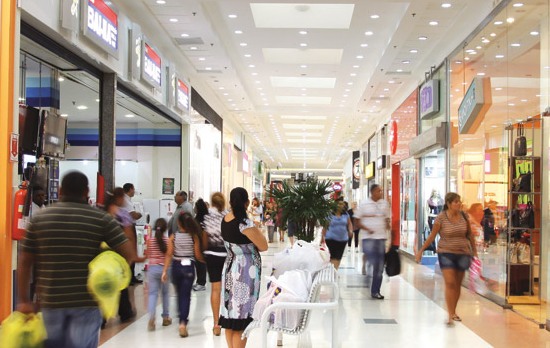 Justiça proíbe trabalho aos domingos em lojas de shoppings na Serra