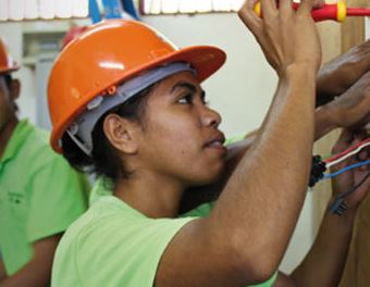 Mulheres pedem igualdade de gênero na ação #agoraéquesãoelas