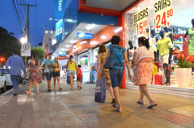 Comércio central de Dourados fecha no feriado de amanhã