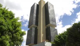Inflação elevada tende a ceder e convergir para a meta nos próximos anos