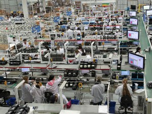 Emprego na indústria cai pelo sexto mês seguido, diz IBGE