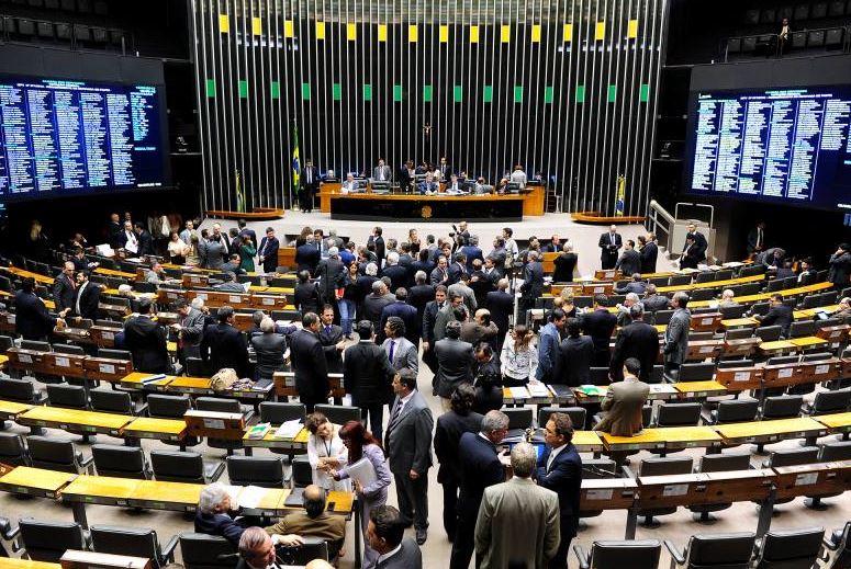 10 projetos no parlamento brasileiro que ameaçam direitos dos trabalhadores e a democracia