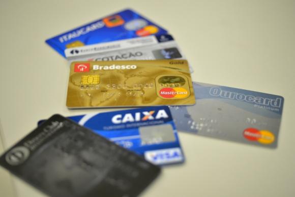 Principais dívidas das famílias são com cartão de crédito